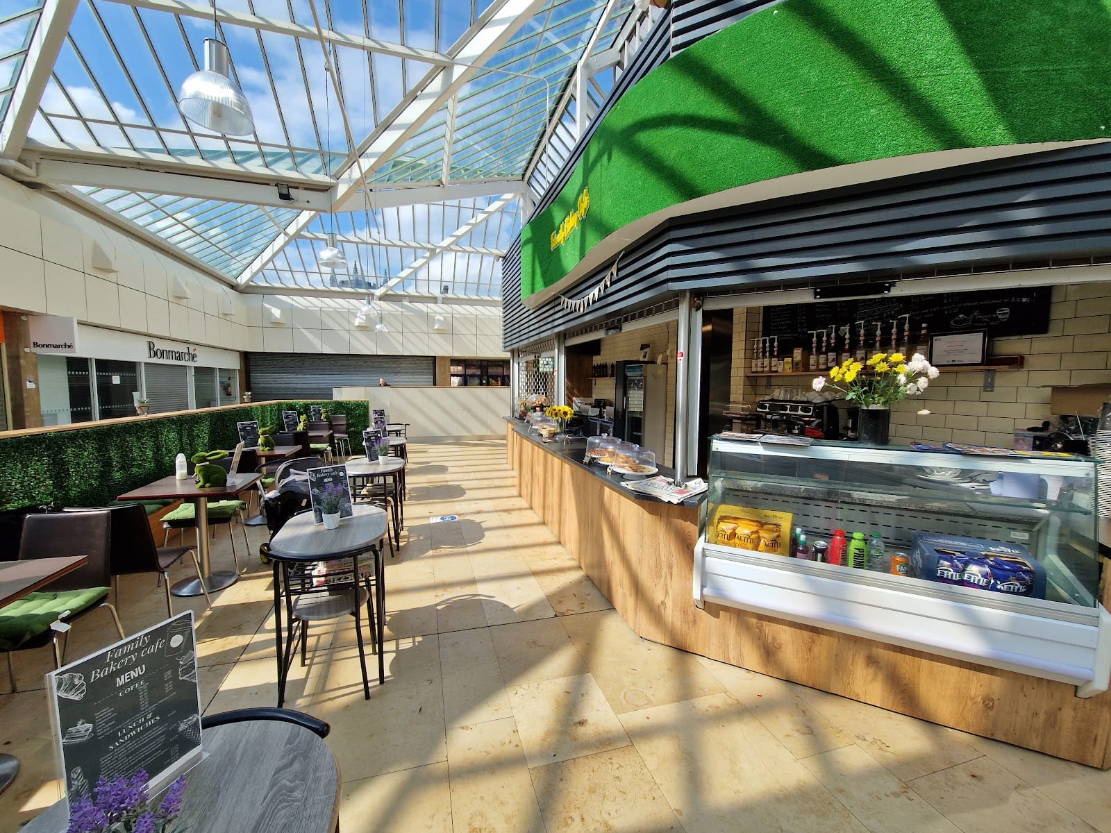Family Bakery Café
