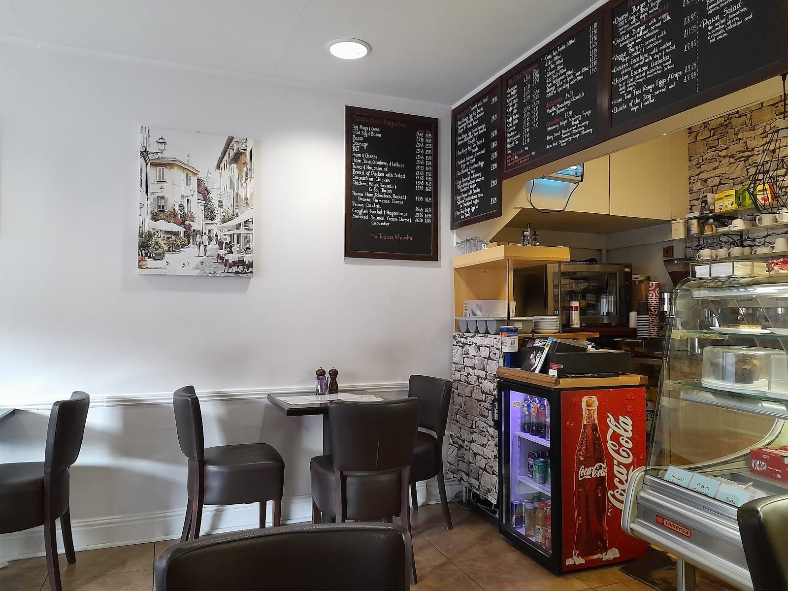 Le Petit Cafe