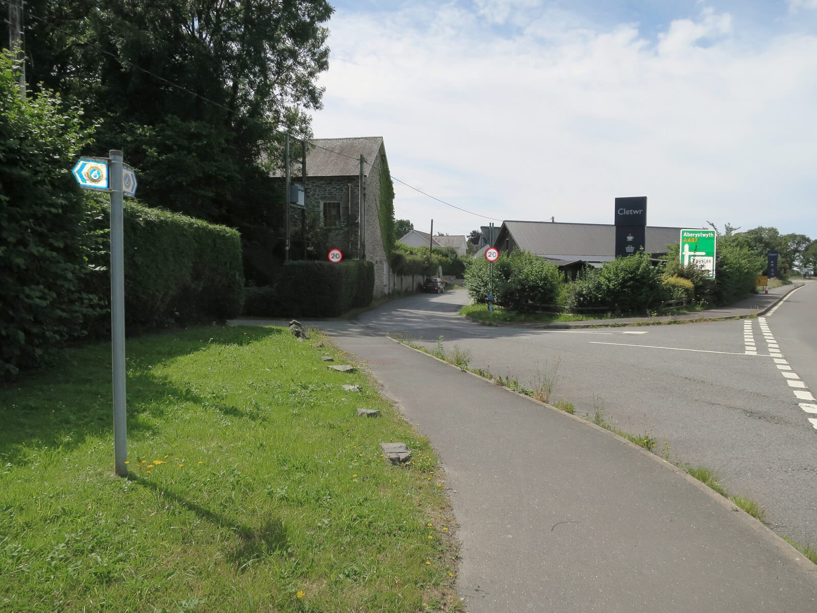 Siop a Chaffi Cymunedol Cletwr photo 3