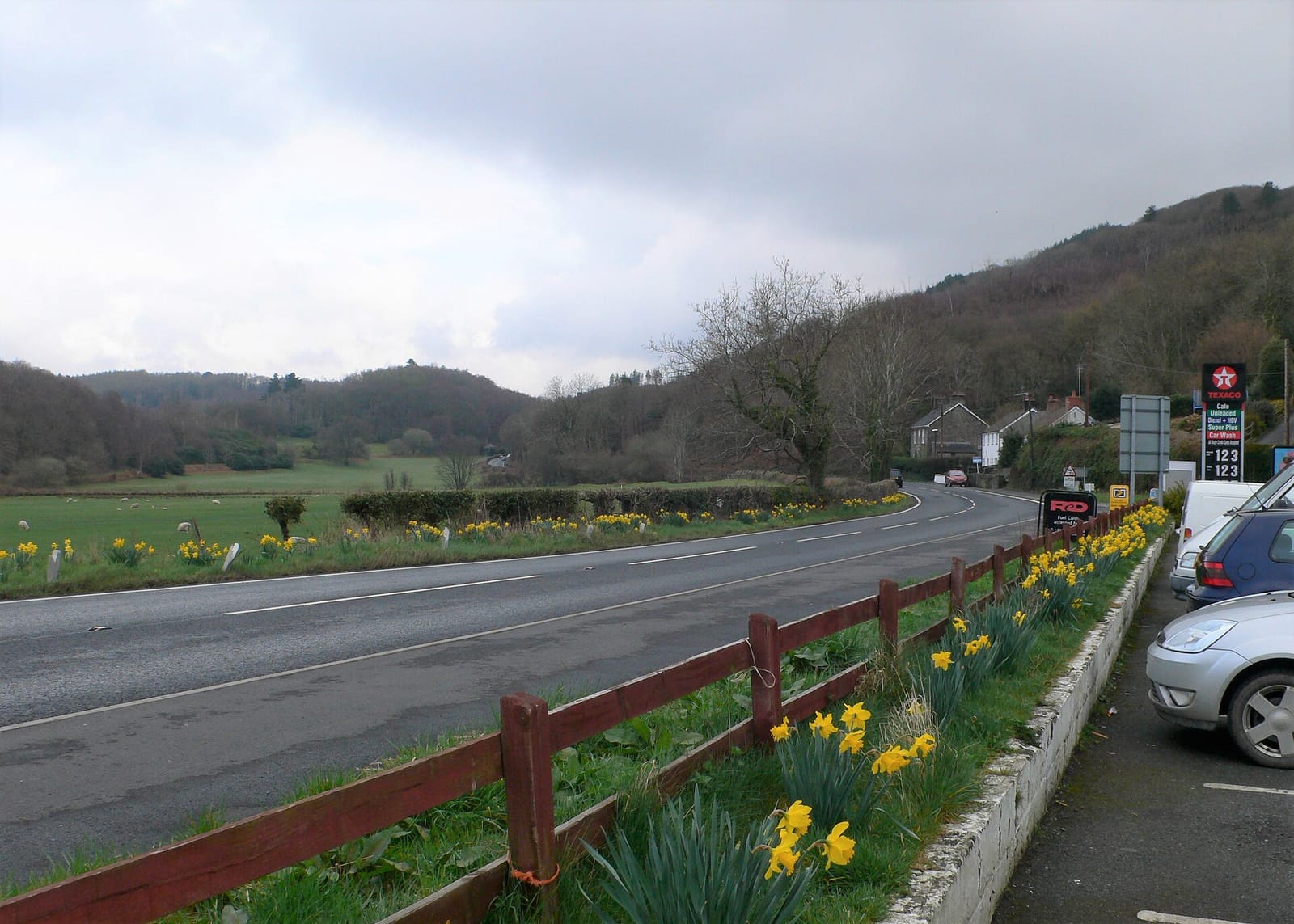 Siop a Chaffi Cymunedol Cletwr photo 2