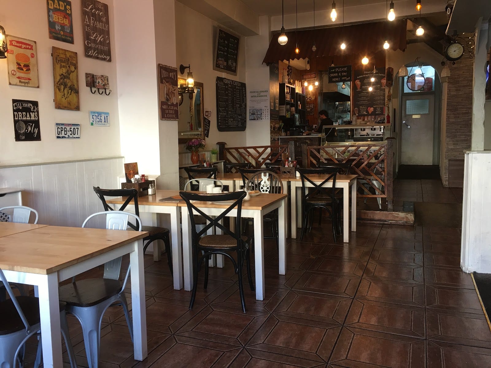 Dino's Cafe