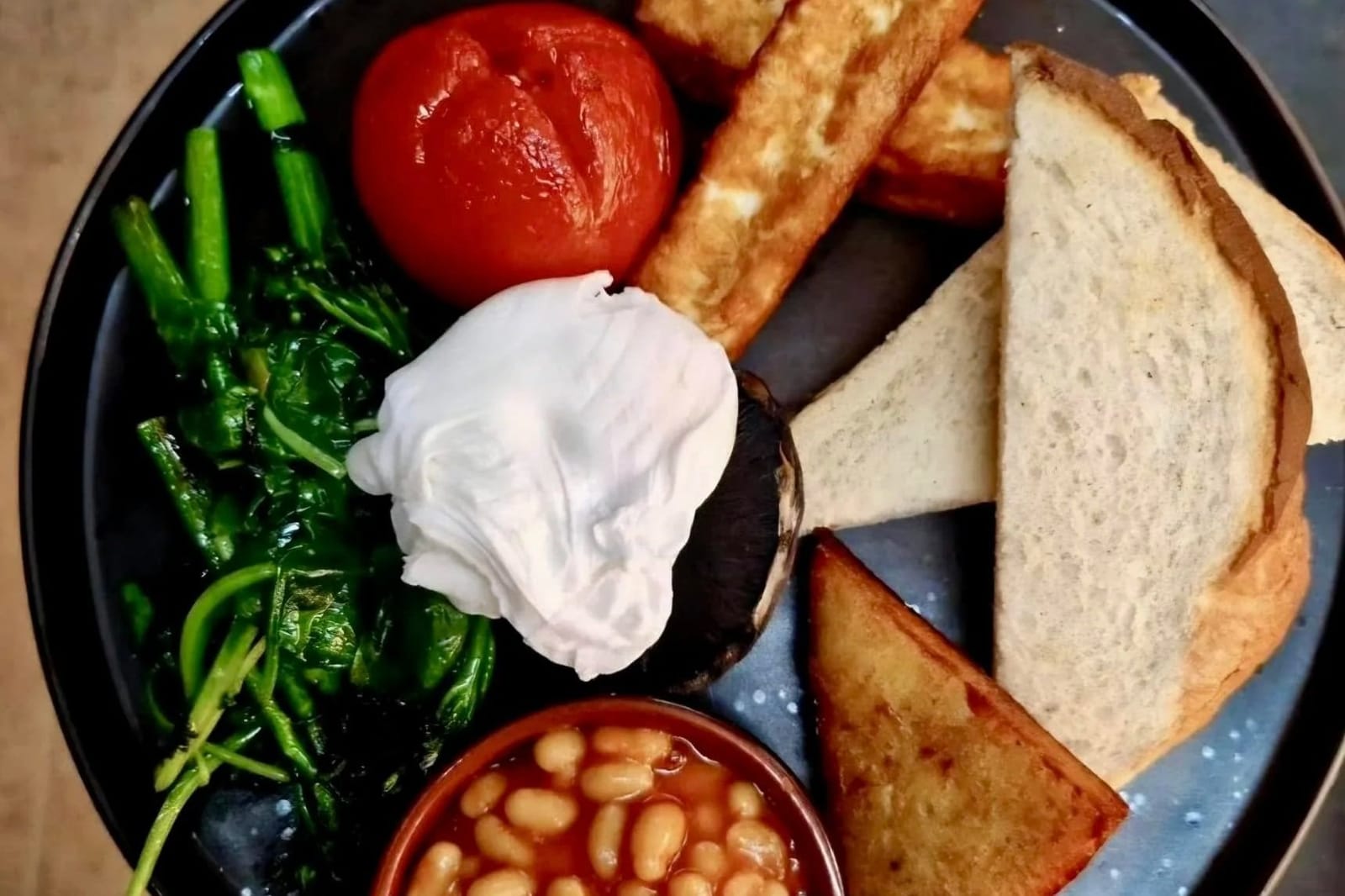 Creates Cafe Bistro