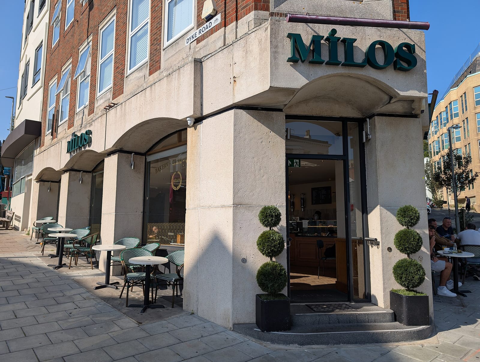 Milos photo 2