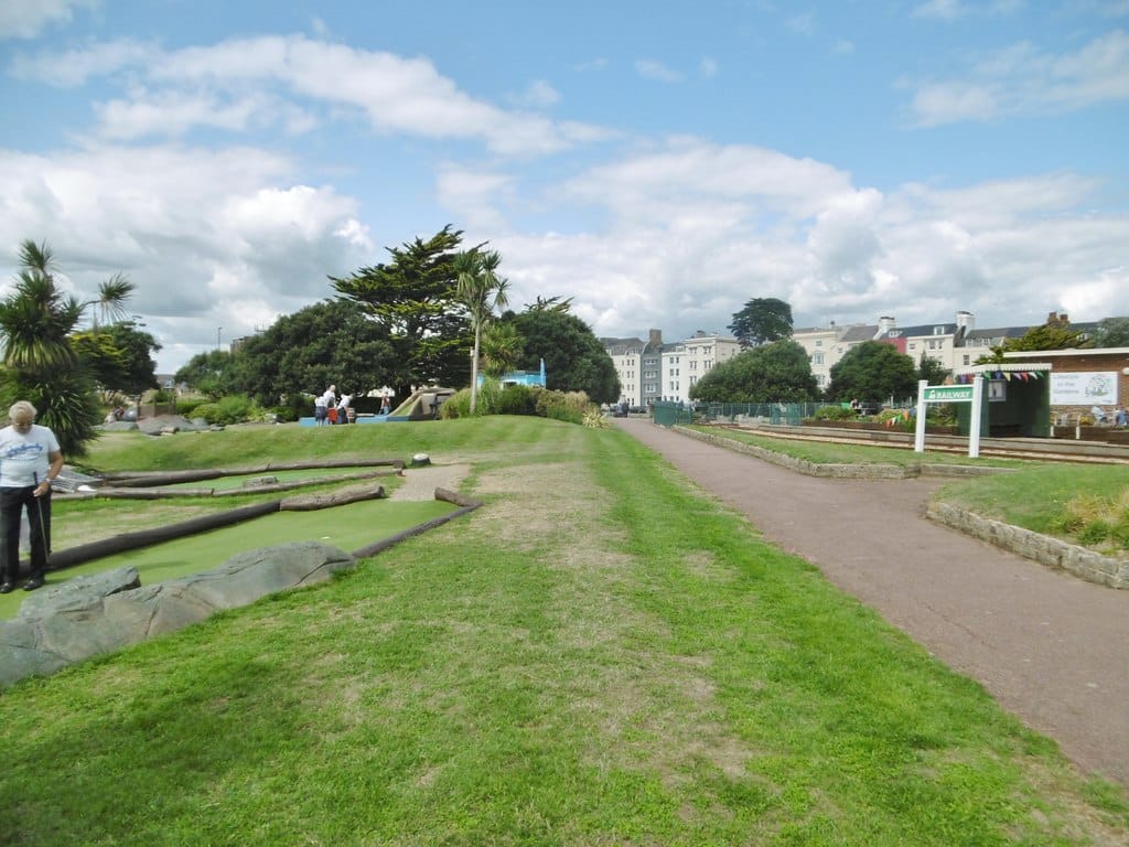 Edge by the sea photo 3