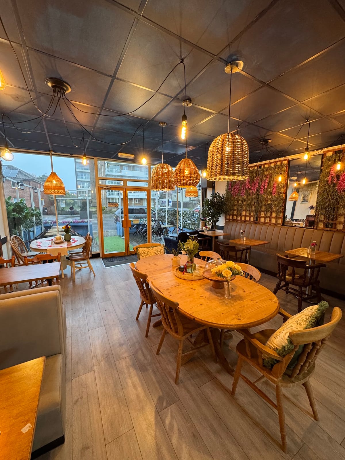 Miracle's Cafe & Resturaunt