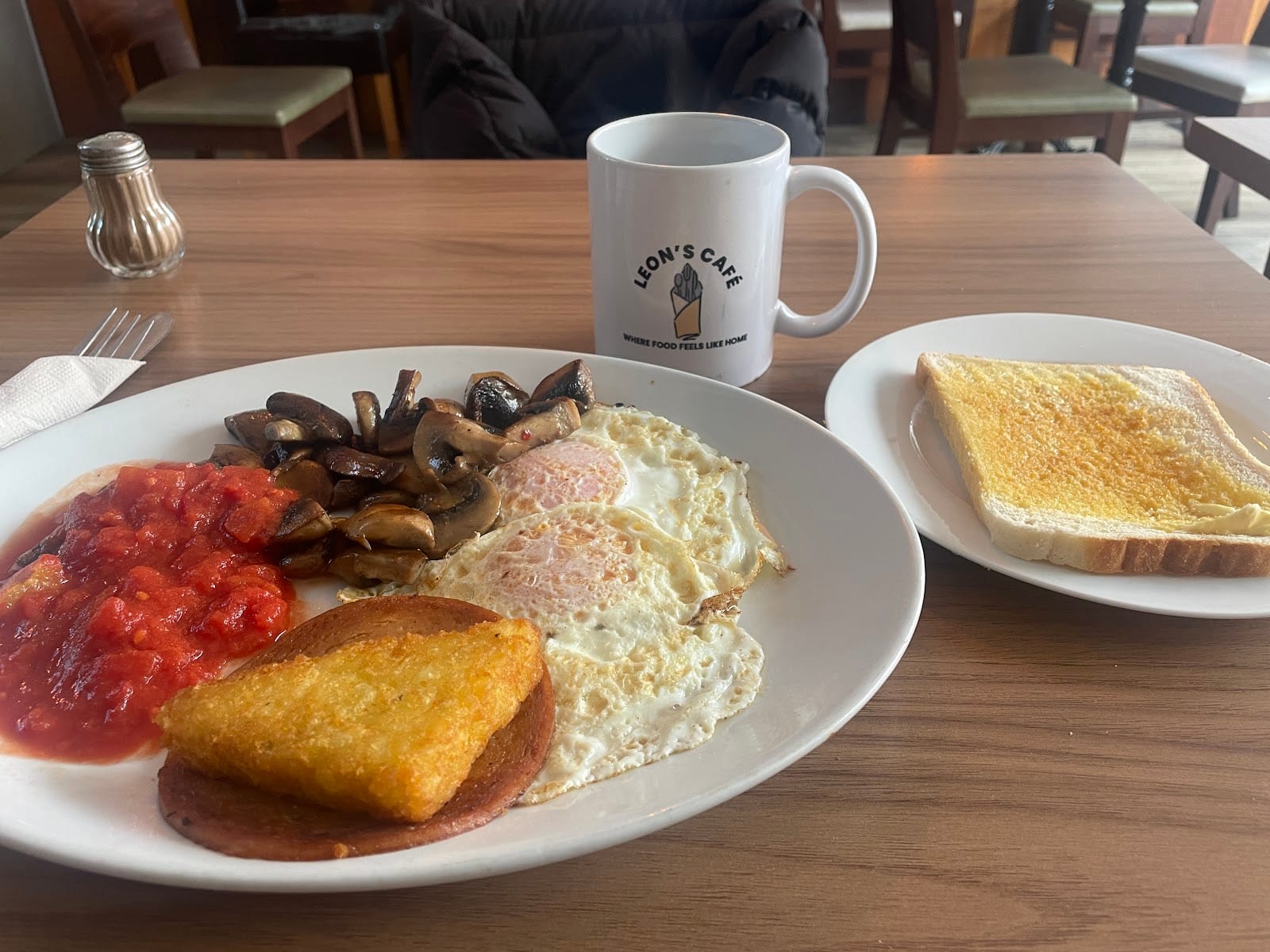 Leon's Cafe