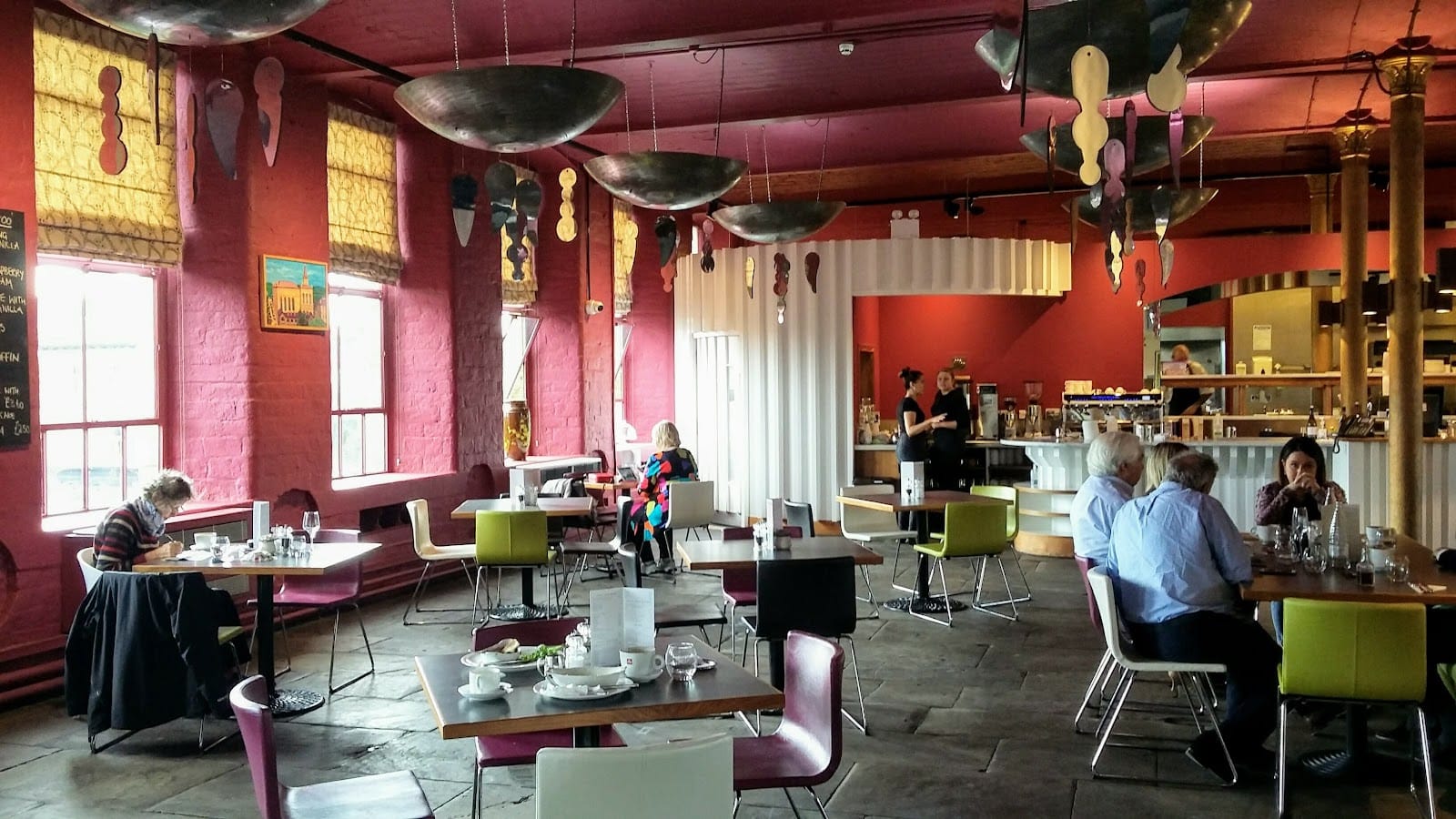 Cafe in to the Opera
