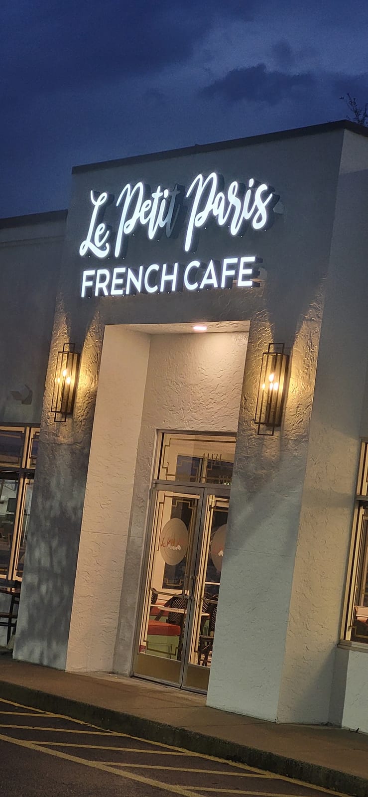 Le Petit Paris Cafe San Pablo