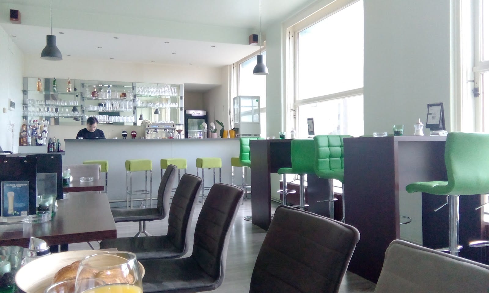 Cafe Public