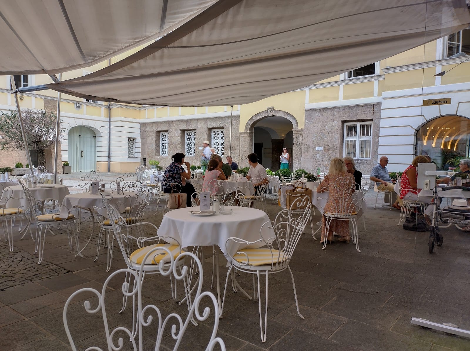 Cafe im Hof