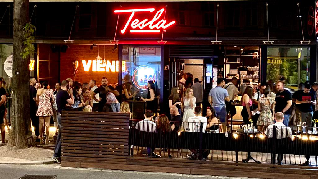 Tesla Coffee & Concept
