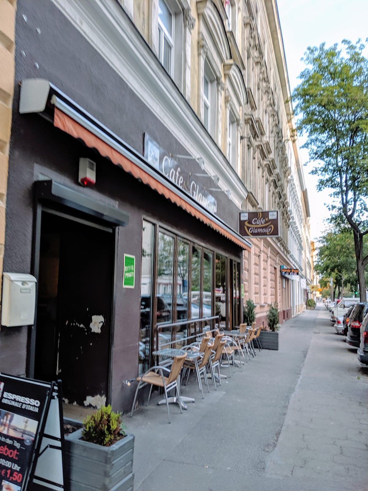 Cafe Glamour