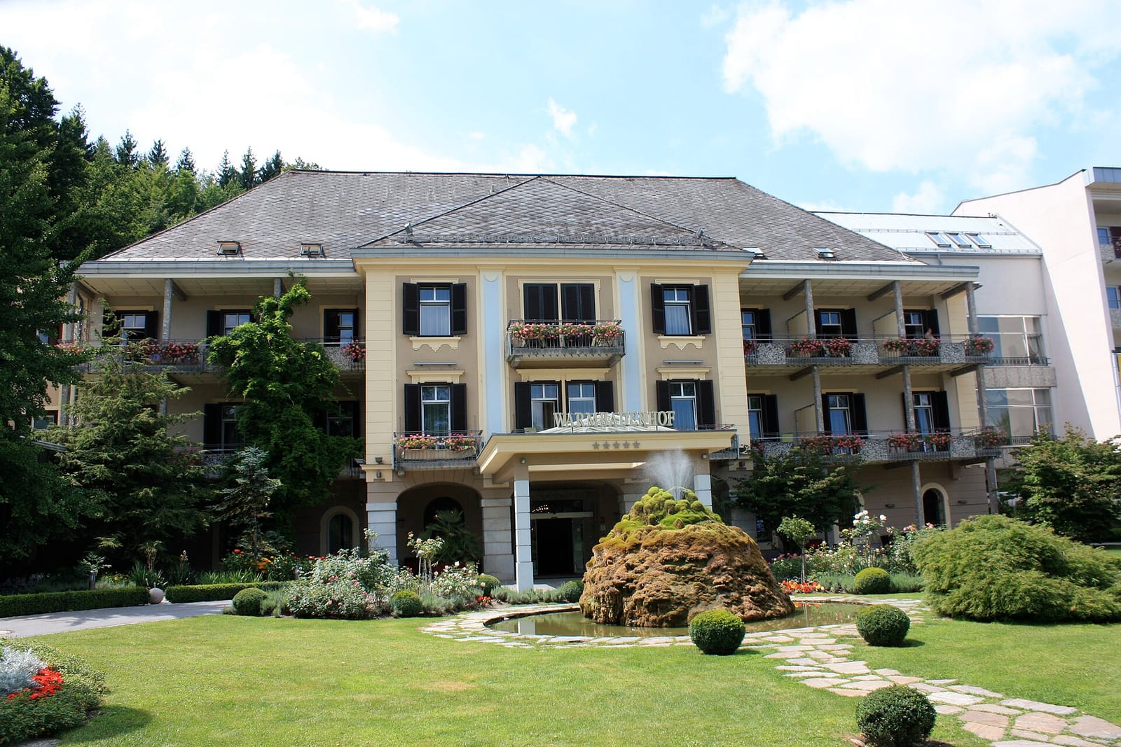 "Cafe Konditorei" im Hotel Warmbaderhof photo 10