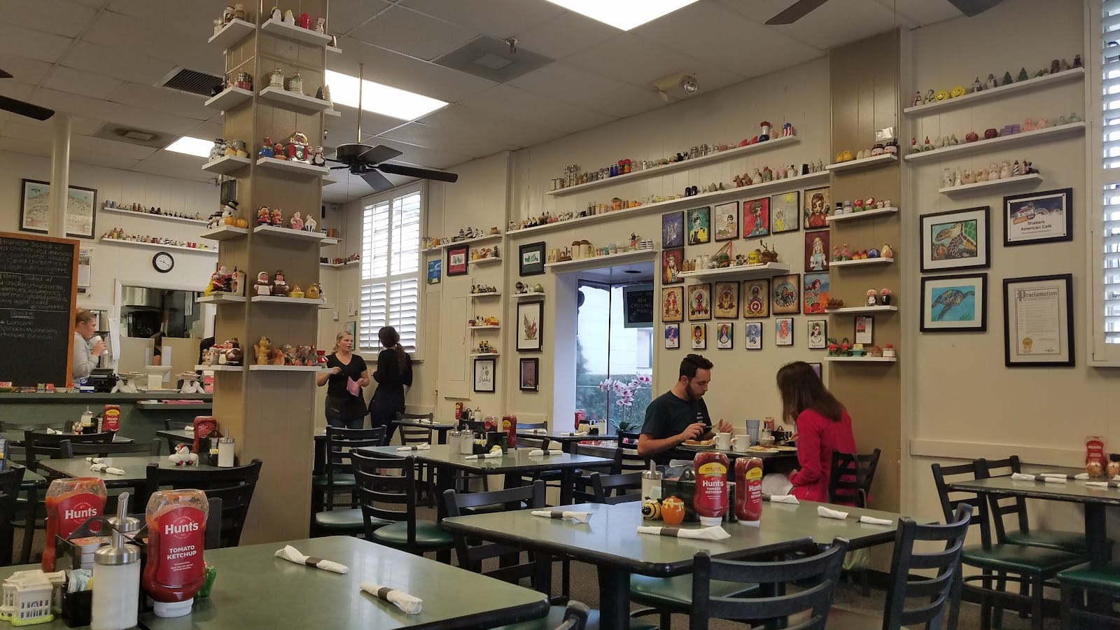 Shakers American Café