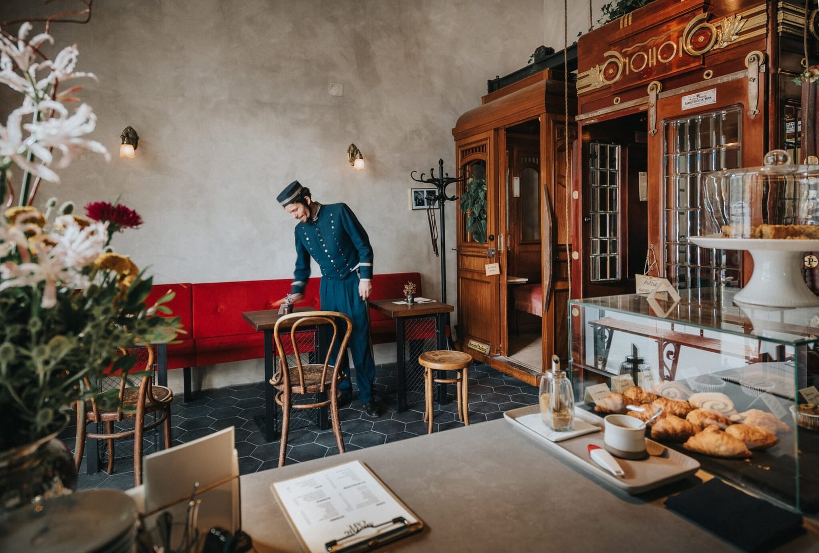 Aufzug Café photo 2