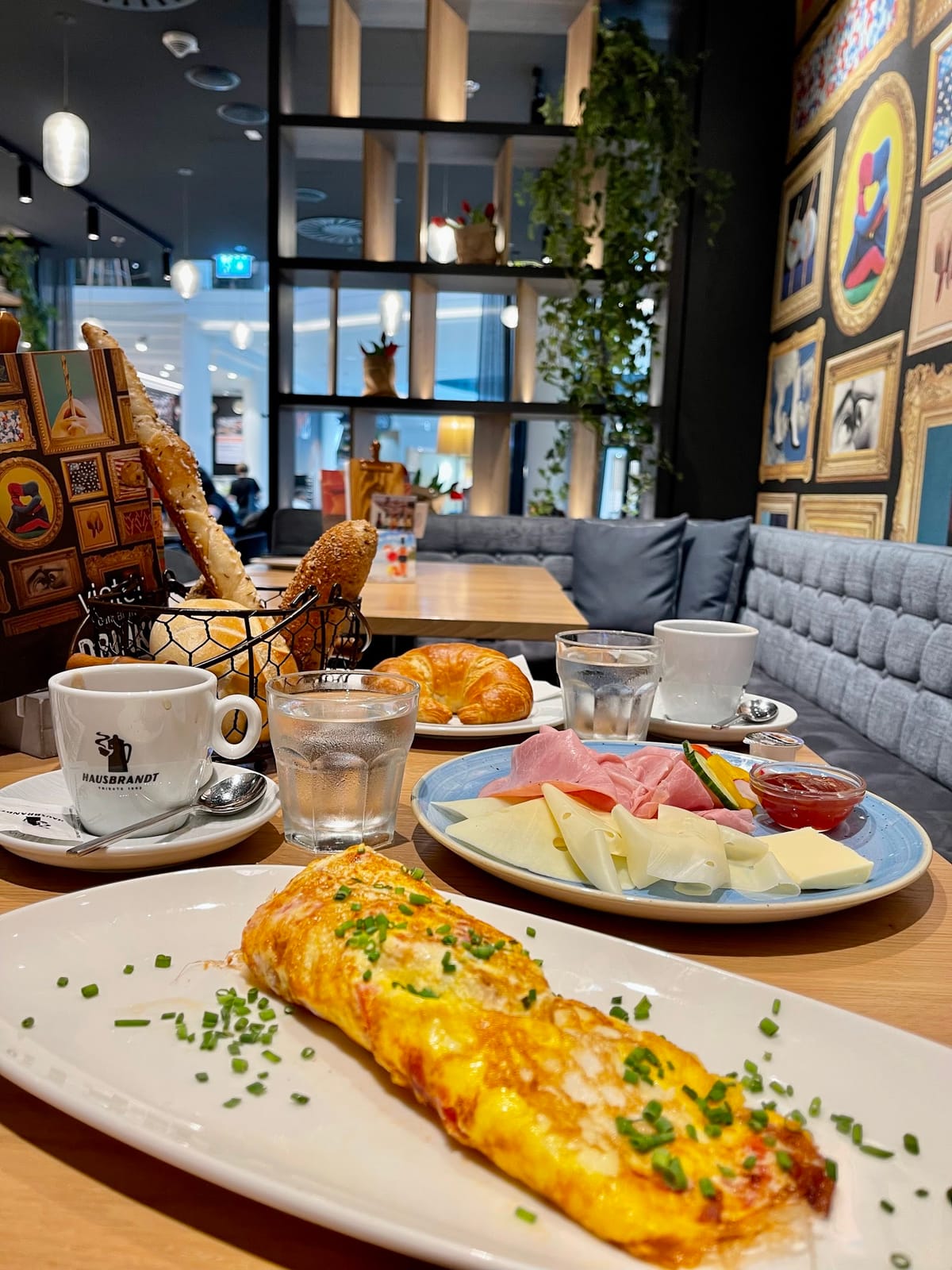 Victor Café Bistro