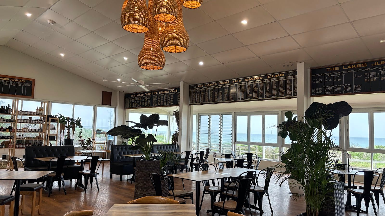 Lakes Beach Cafe