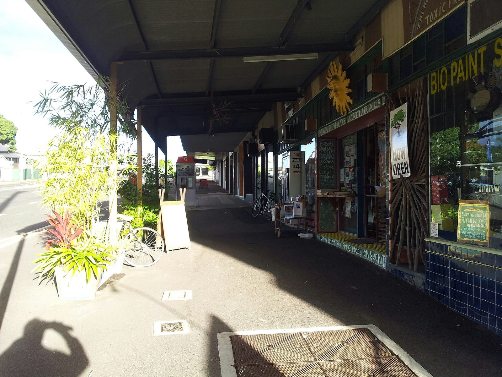 Lucky Duck Cafe & Bar photo 2