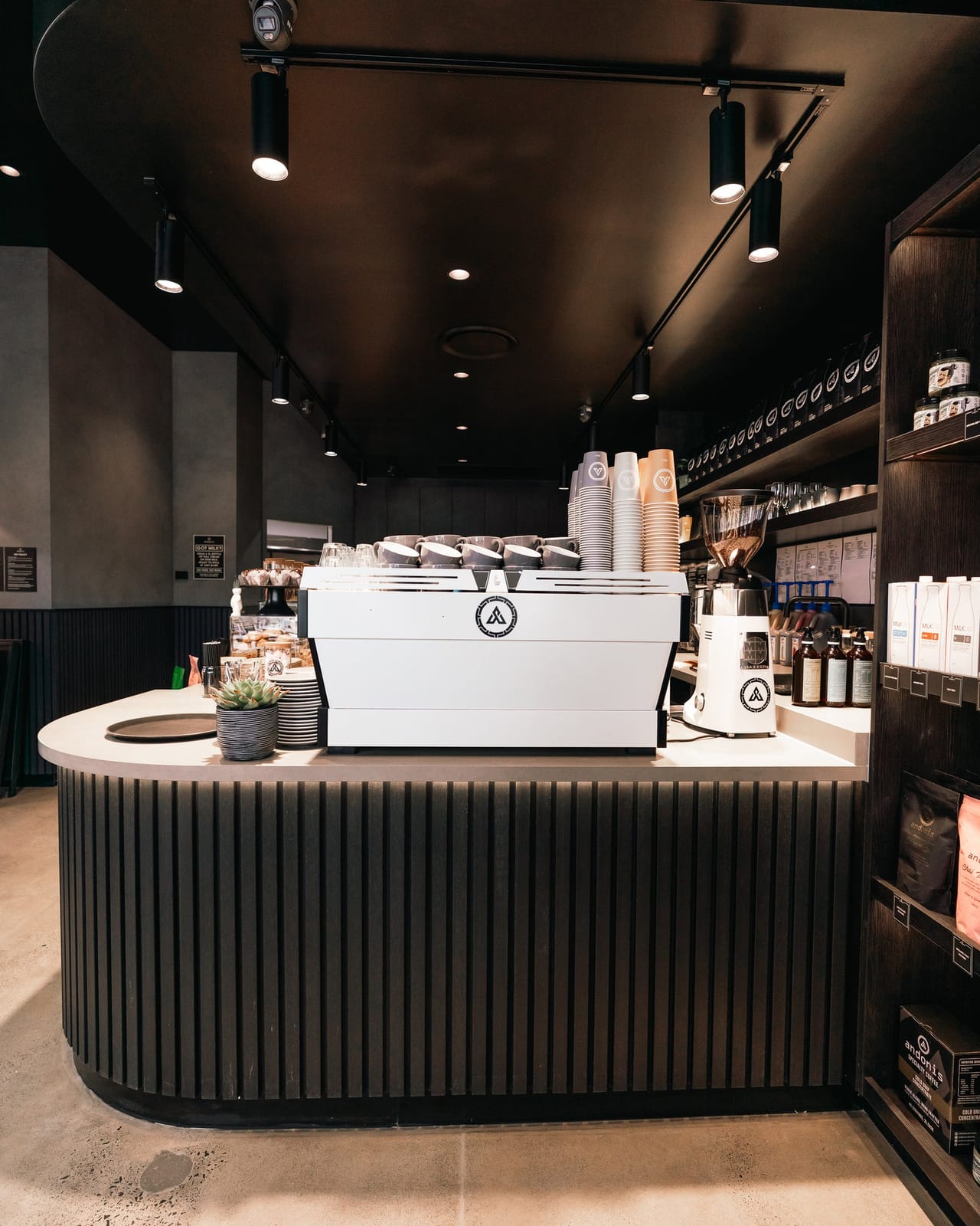 Andonis Café & Bar