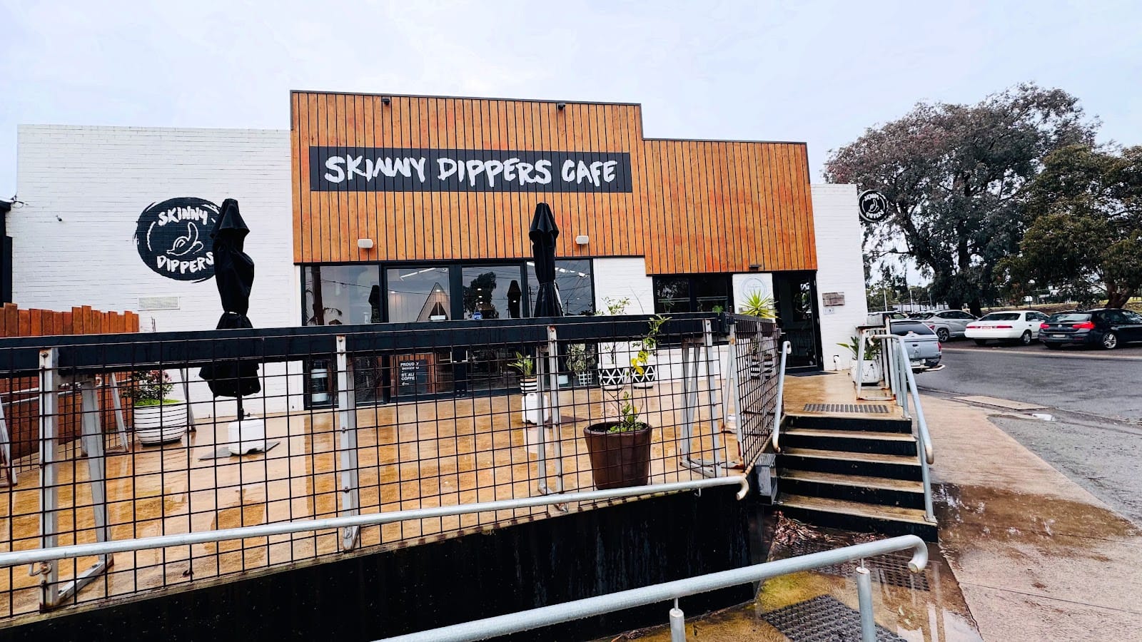 Skinny Dippers Cafe