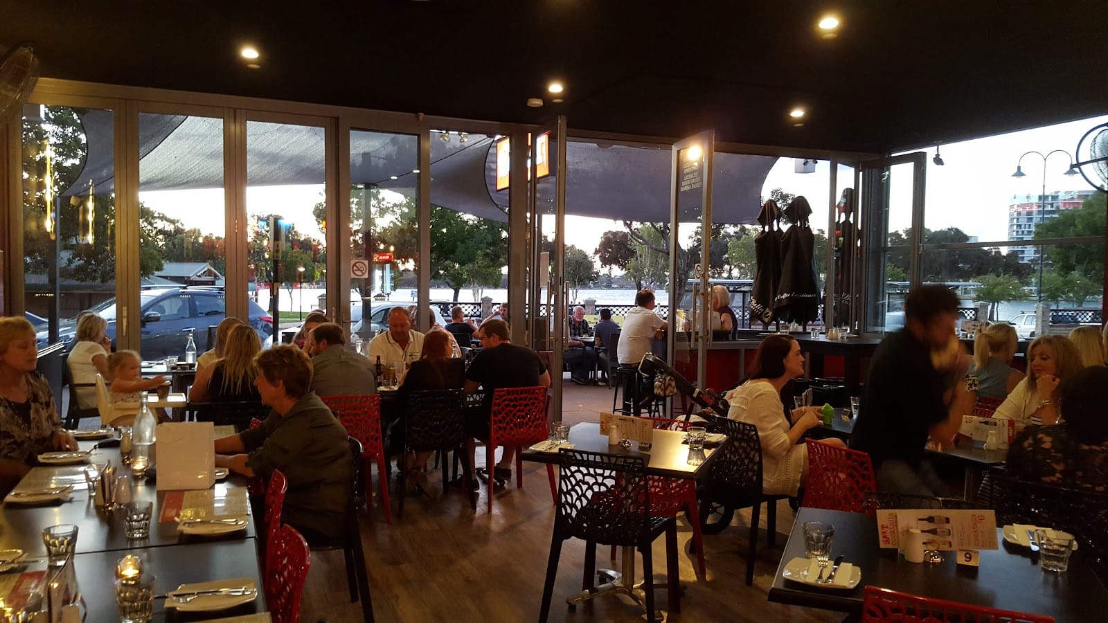 The Hummingbird Waterside Cafe
