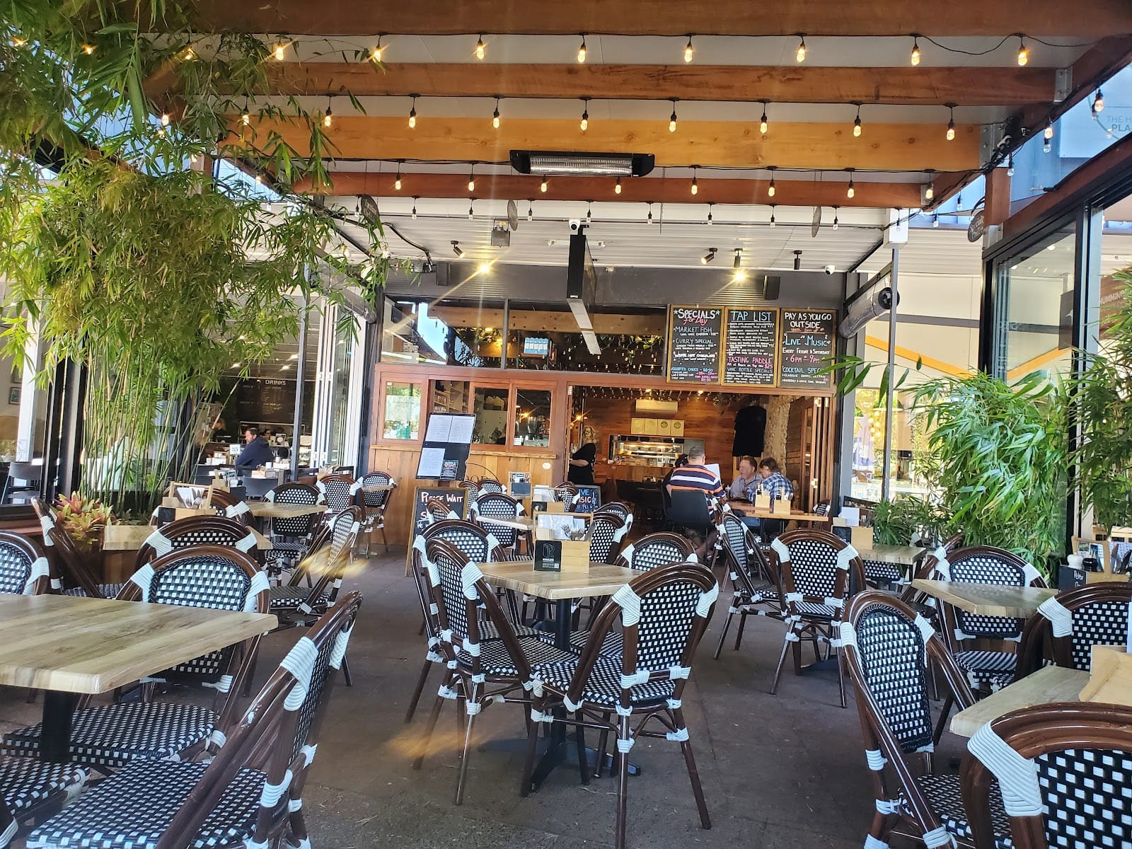 Wood and Stone Café