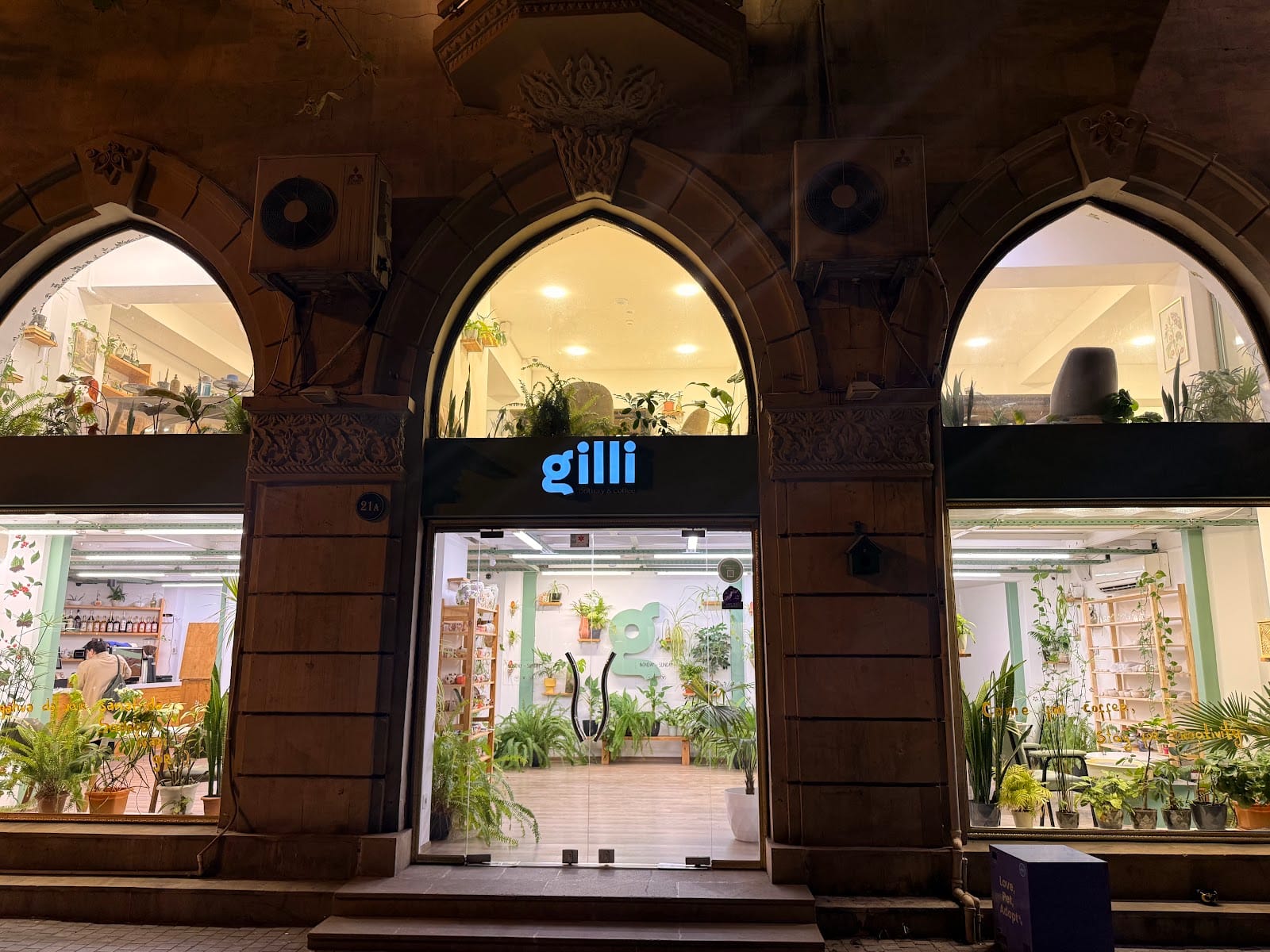 Gilli Pottery & Coffee