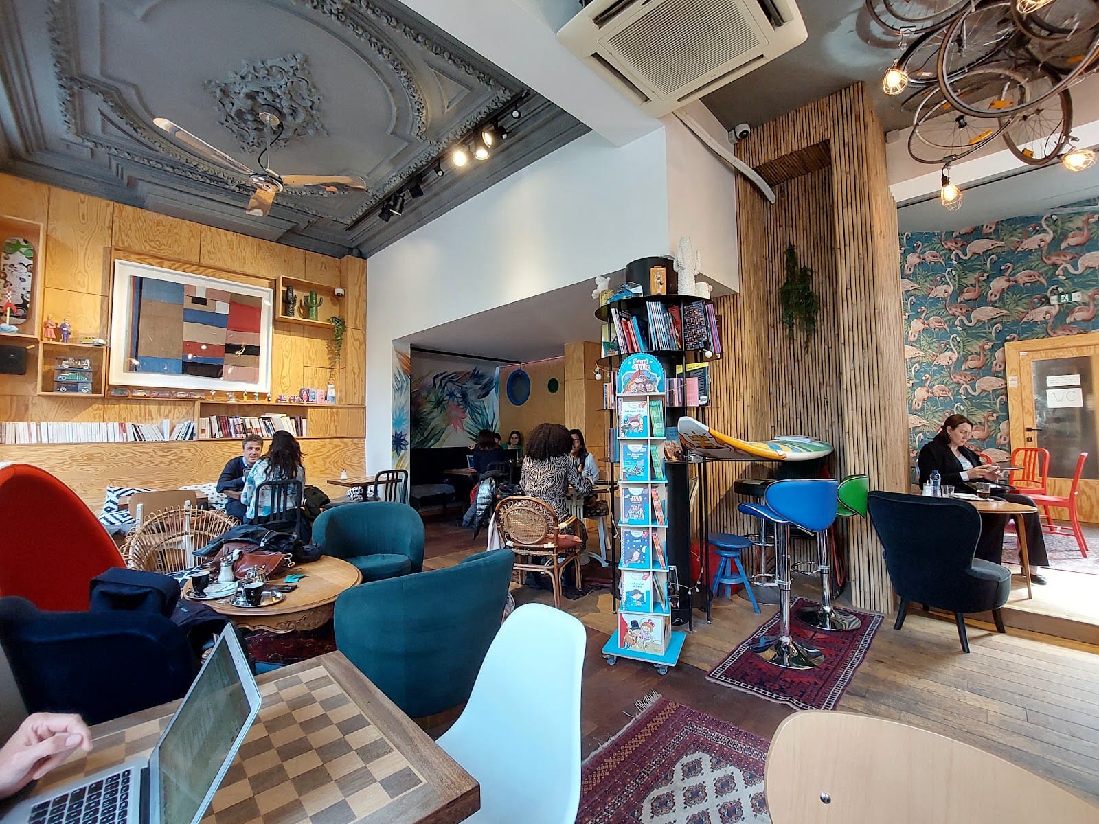 Léopold Café Presse
