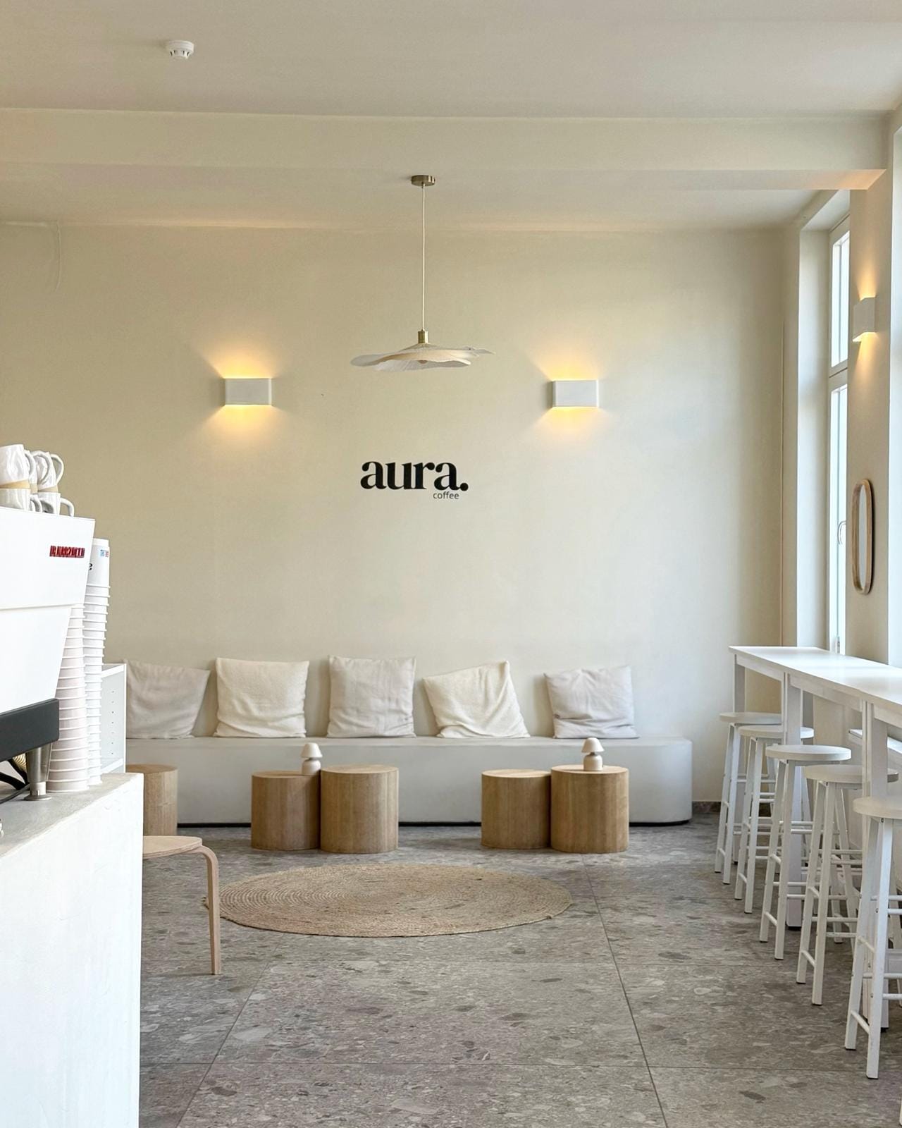 aura. photo 3