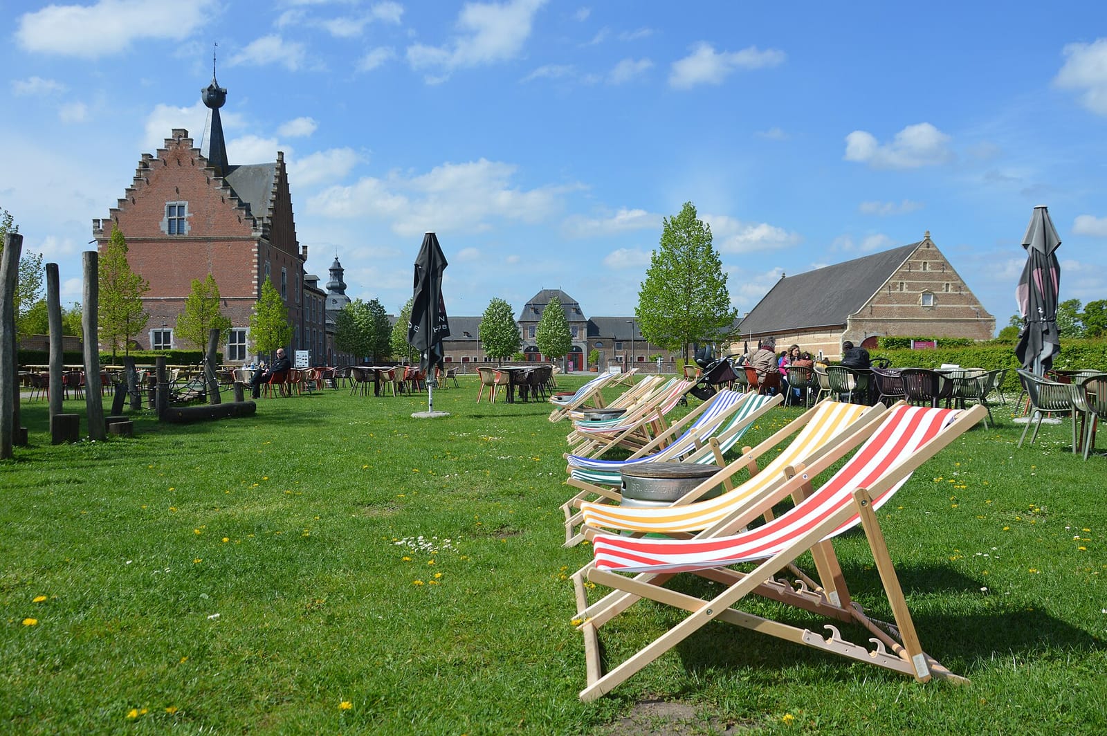 Paardenstallen