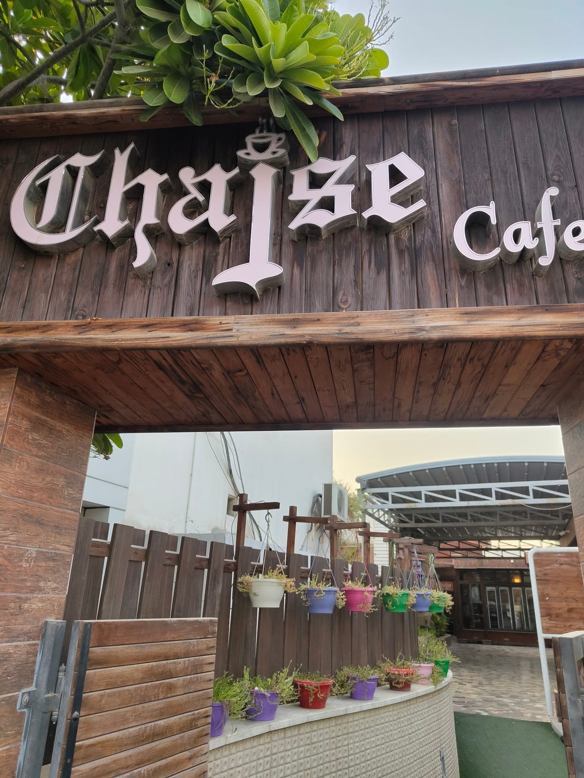 Chaisse Cafe & Art Gallery