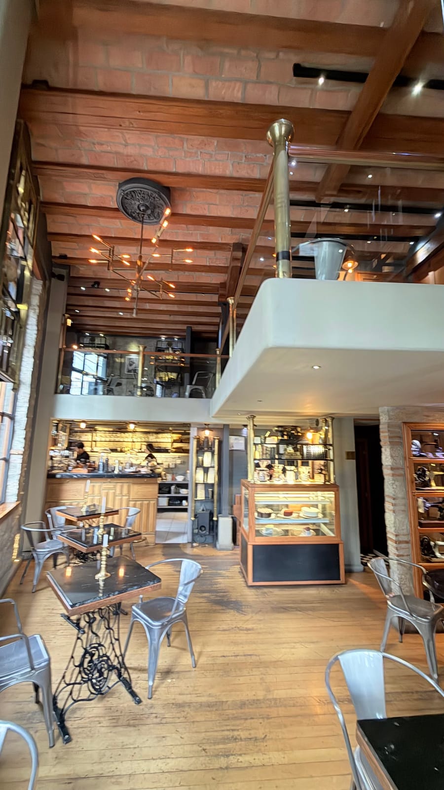 HB Bronze-Coffeebar