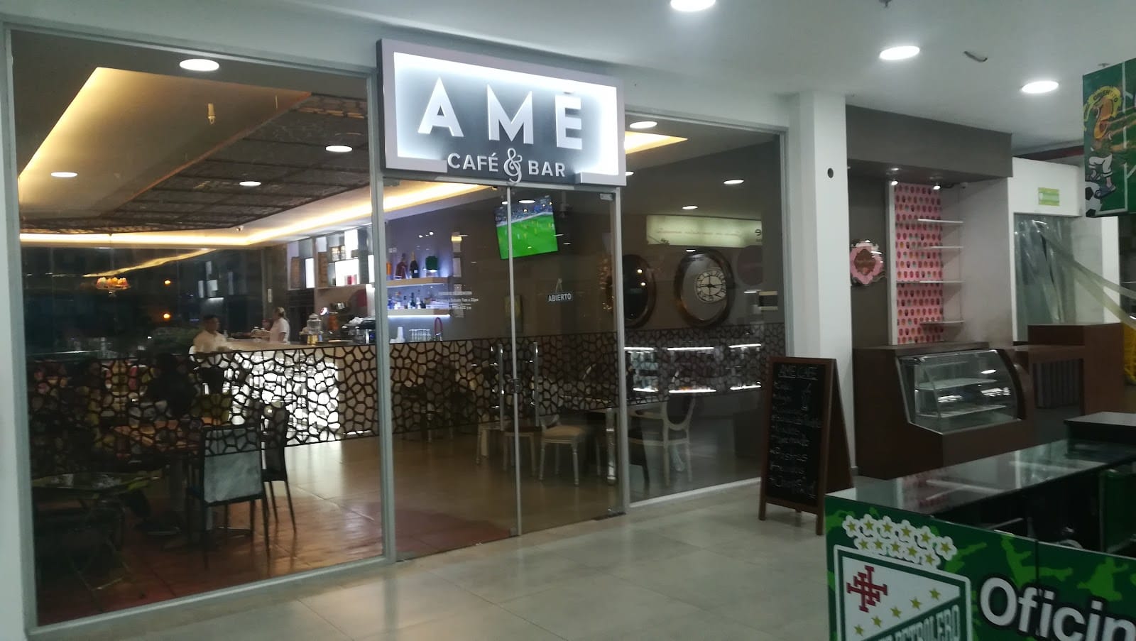 Amé Cafe & Bar