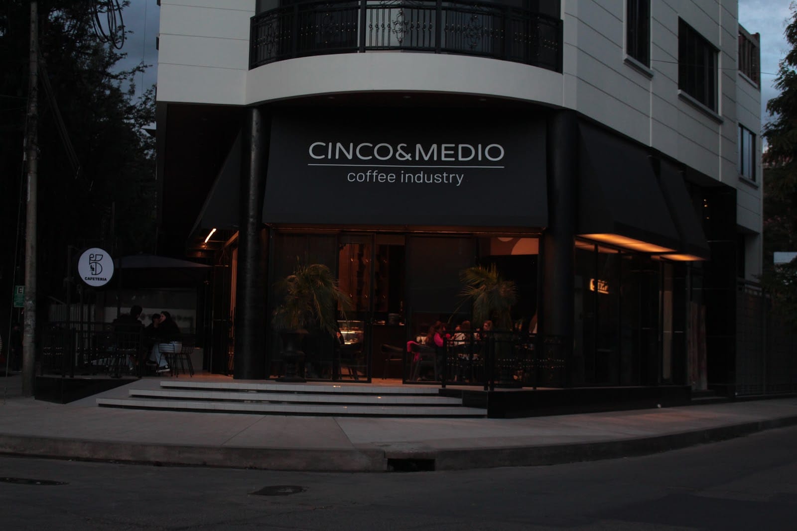Cinco&Medio