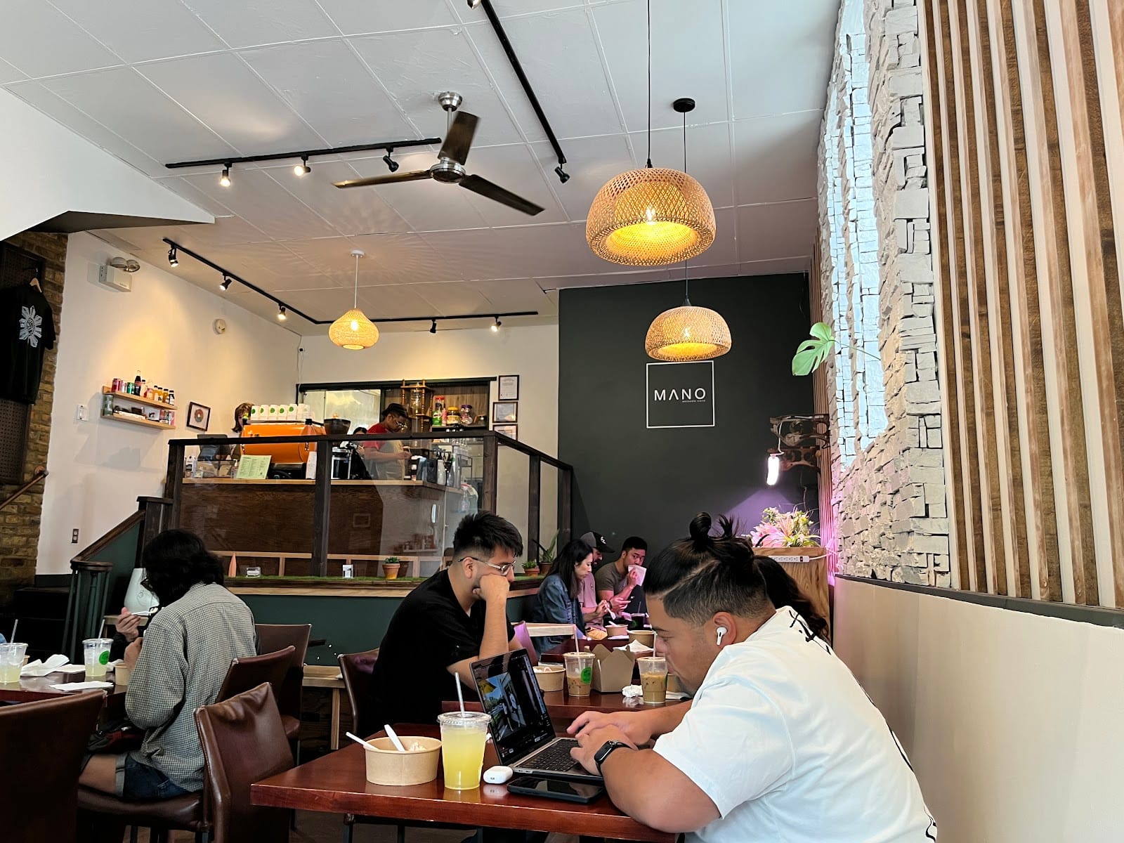 Mano Modern Cafe