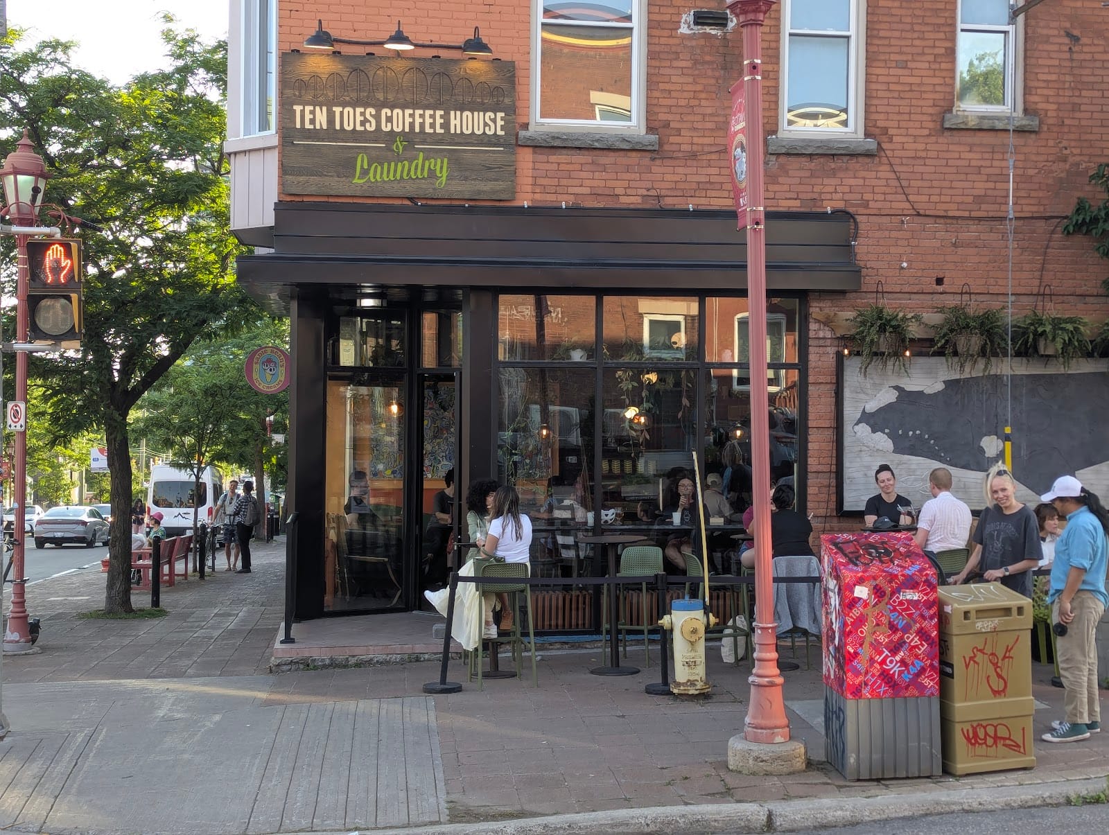 Ten Toes Coffee House and Laundry