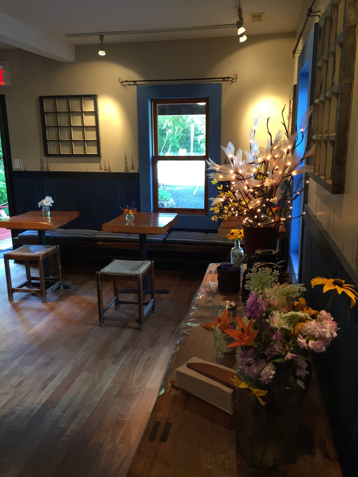 Les Saisons Café