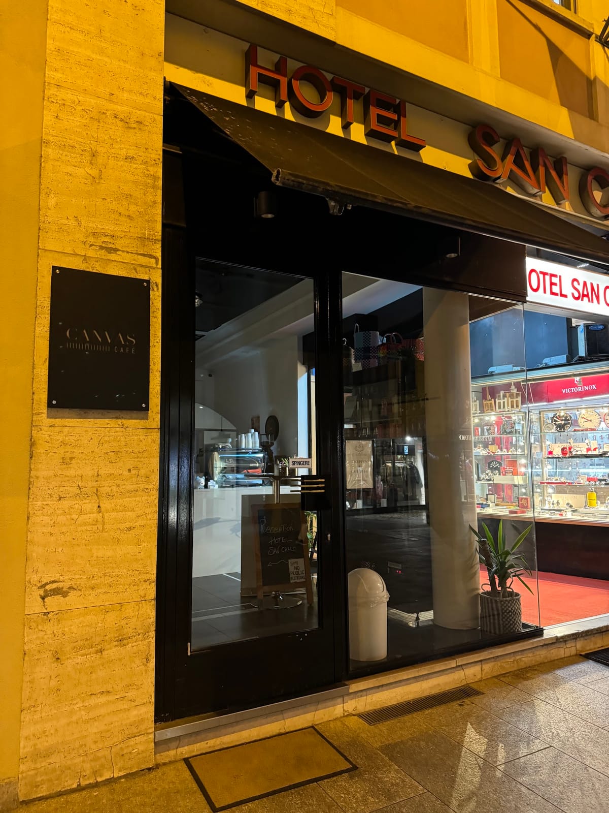 Canvas Café