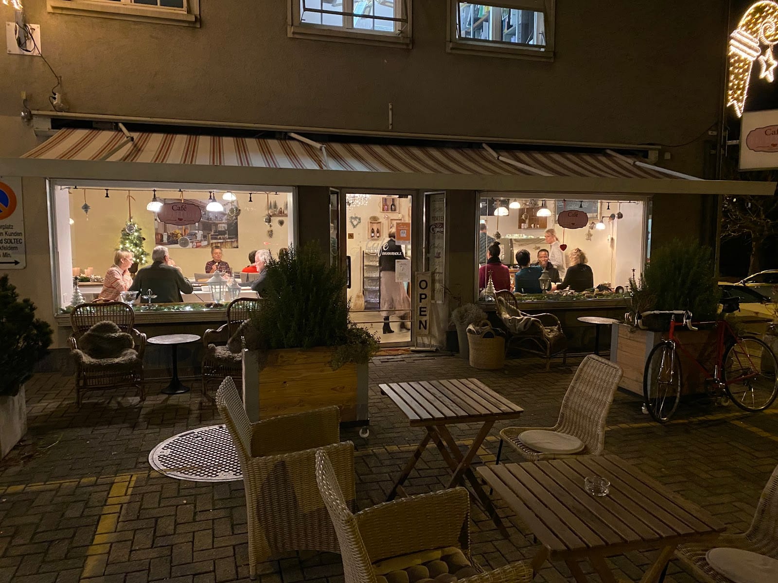 Cafe Bruderholz