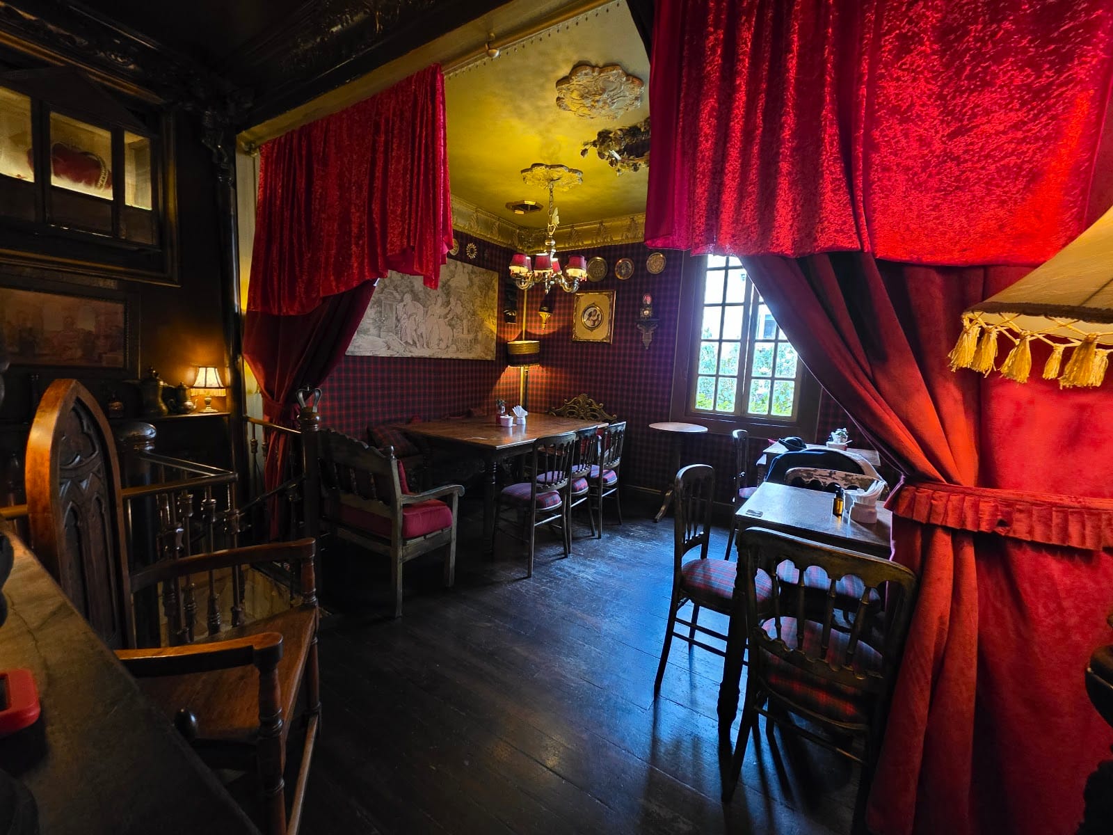 Wonderland Café