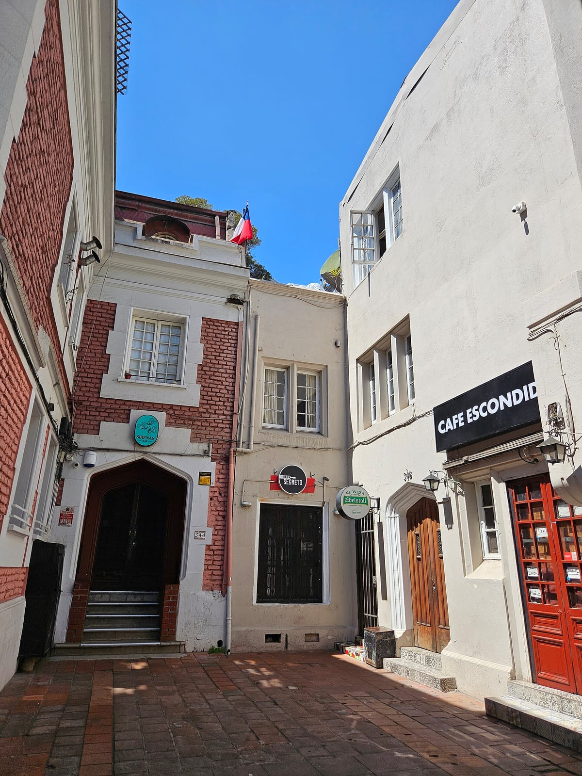 Wonderland Café photo 4